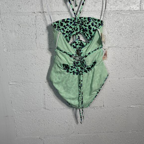 Jessica Simpson Wild Thing Ruched Keyhole Front 1Piece Swimsuit, Leopard Medium - Picture 9 of 10